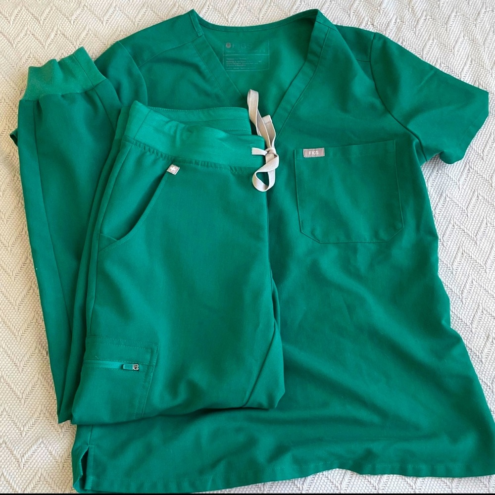 Figs Hunter Green scrub set size Large